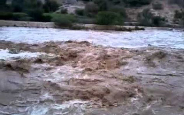 سليانة : انتشال جثة شاب جرفته مياه سيول وادي الحطب بالروحية