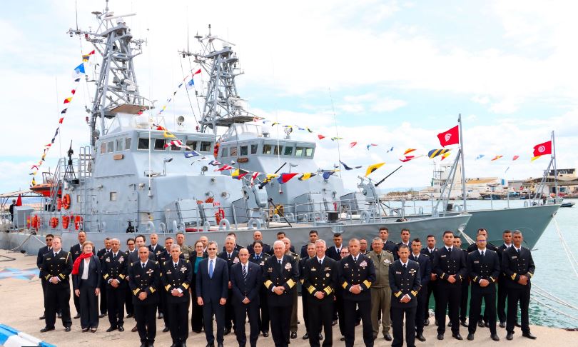 وزير الدفاع يشرف على موكب دخول جوّالتين بحريتين الخدمة الفعليّة