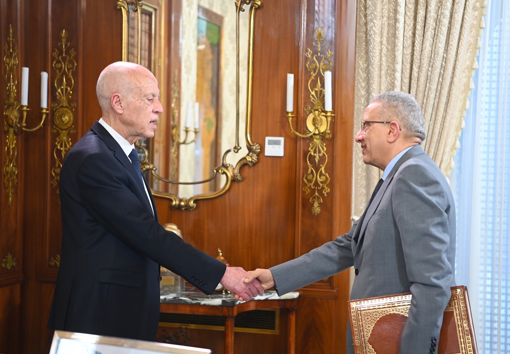 الإجراءات العاجلة التي أذن رئيس الجمهورية باتخاذها لمعتمدية المزونة محور لقائه بوزير الصحة