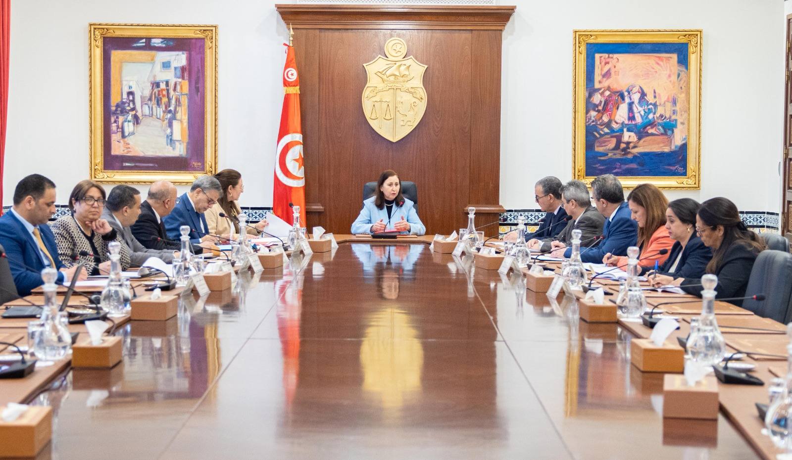 دور القطاع البنكي في تنشيط الاقتصاد ودفع الاستثمار محور جلسة عمل وزارية