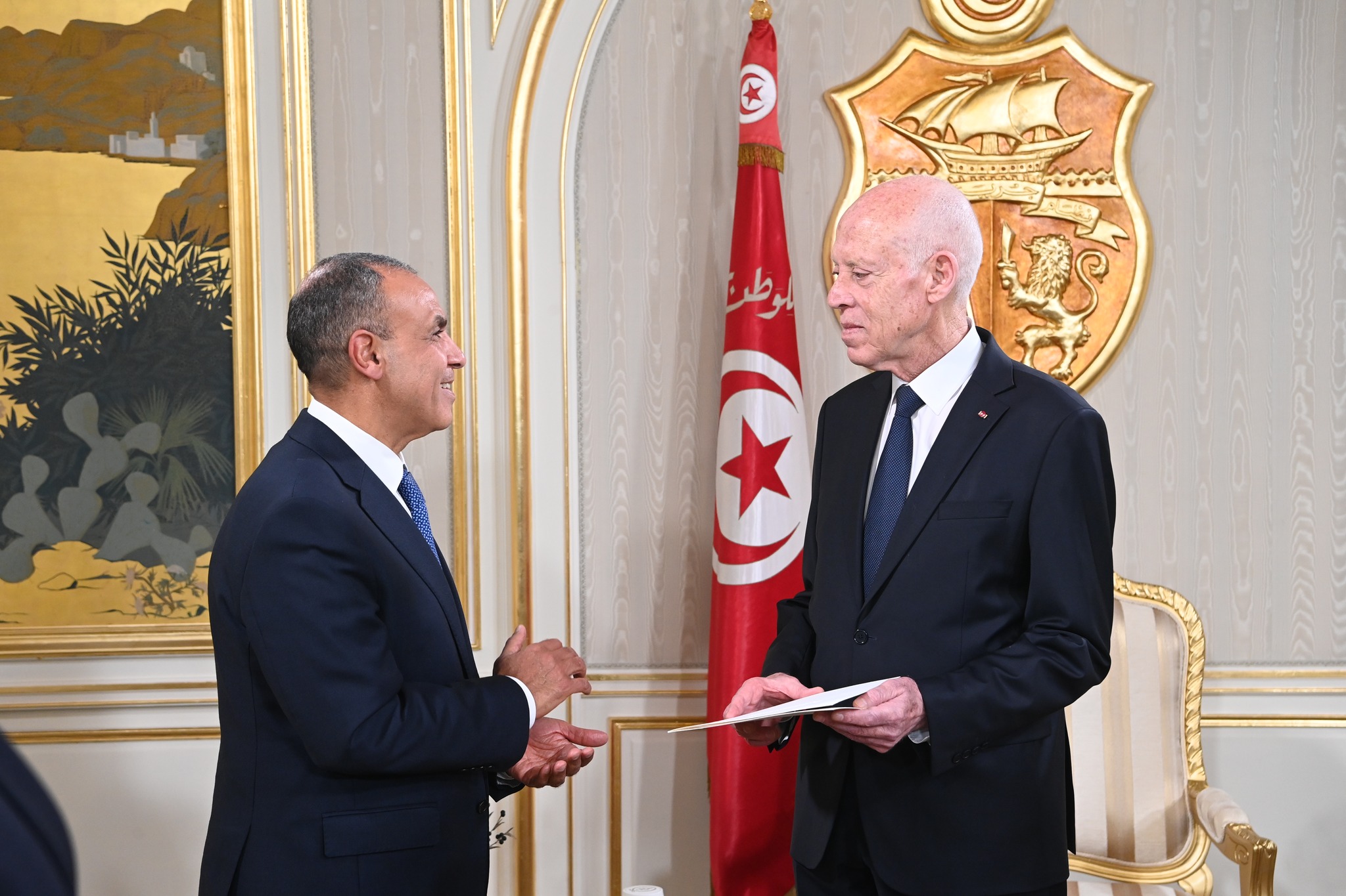 رئيس الجمهورية يلتقي وزير الخارجية المصري مبعوث خاصا محملا برسالة خطية من الرئيس المصري