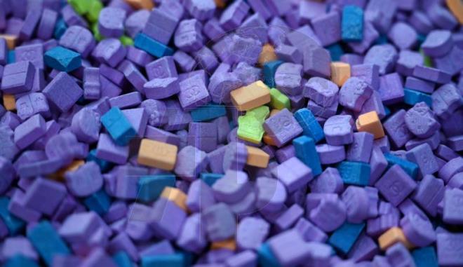 تفكيك شبكة دولية لترويج المخدرات.. وحجز أكثر من مليون و200 ألف قرص من مخدر "إكستازي" بقيمة تفوق 40 مليون دينار