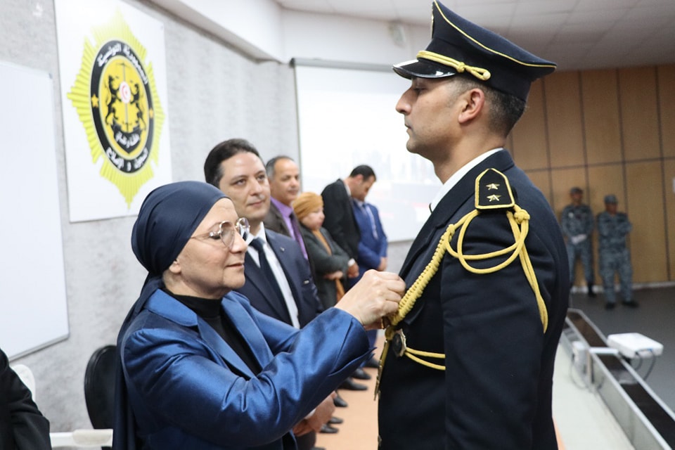 وزيرة العدل تشرف على موكب تعليق شارات الرتب والأوسمة لثلة من إطارات وأعوان السجون والإصلاح