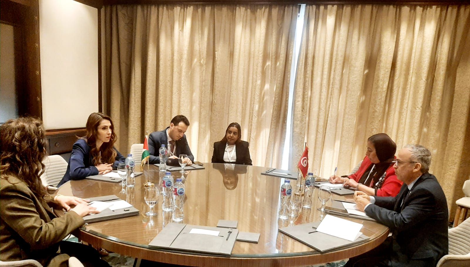 دعم التعاون المشترك في مجال العمل مع دولة فلسطين محور لقاء وزير الشؤون الاجتماعية مع وزيرة العمل الفلسطينية