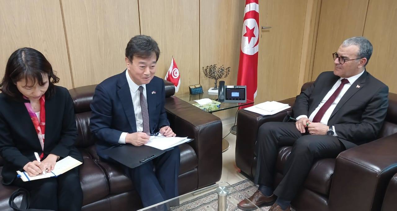 وزير الاقتصاد يلتقي بسفير اليابان بتونس