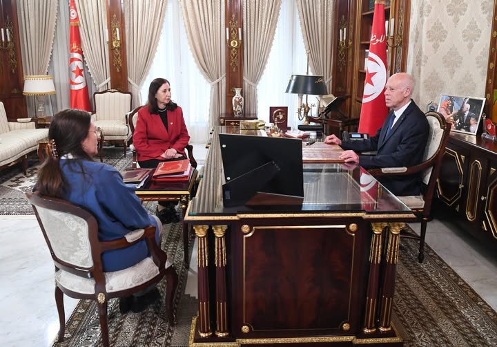 رئيس الجمهورية يؤكد على منح الاولوية القصوى للجانب الاجتماعي واعتماد جباية عادلة