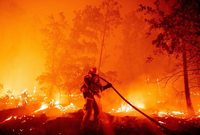  نيوجيرسي الأمريكية: إعلان حالة الطوارئ وإجلاء آلاف السكان بسبب حريق الغابات