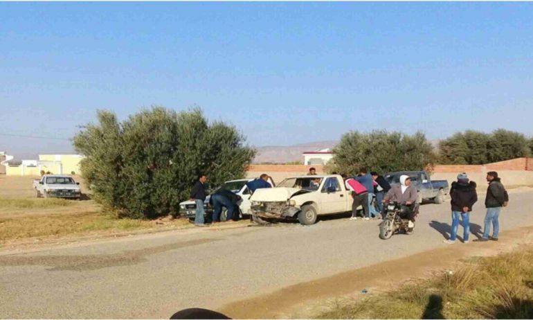 سيدي بوزيد: وفاة تلميذة ال10 سنوات وإصابة شقيقتها إثر سقوطهما من شاحنة خفيفة