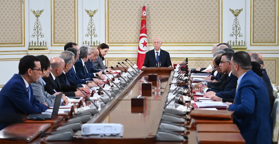 مجلس الوزراء : تعويضات للفلاحين ونقل لائق للعمال