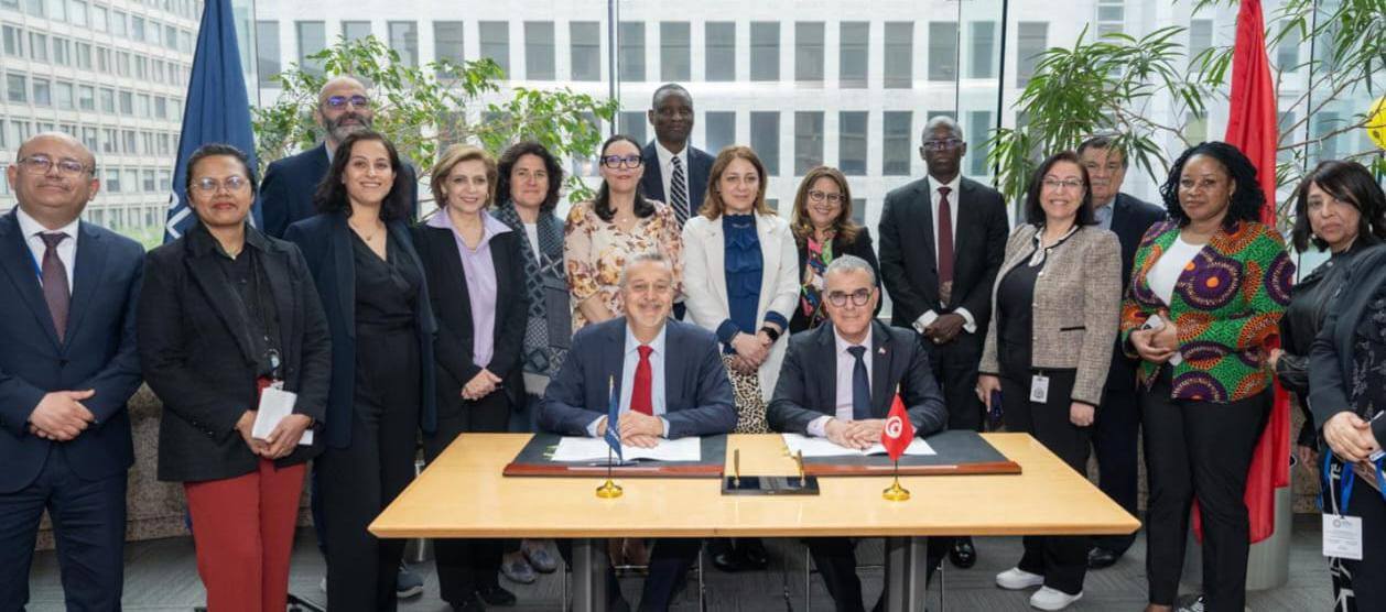 وزير الإقتصاد يجري جملة من اللقاءات في واشنطن ويوقع على اتفاقية تمويل مع البنك العالمي.