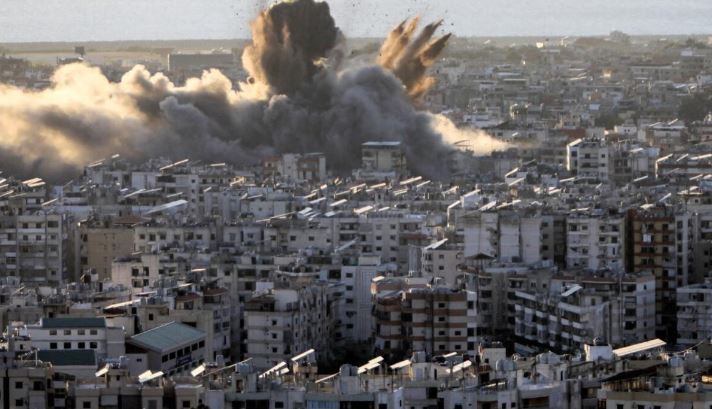 جيش الاحتلال يقصف مبنى في جنوب بيروت