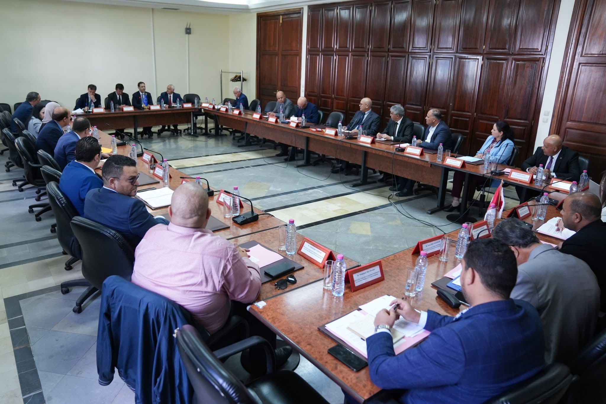 مجموعة التعاون البرلماني مع الدول الأعضاء في الاتحاد الأوروبي تعقد جلسة عمل مع عضوين من البرلمان الأوروبي