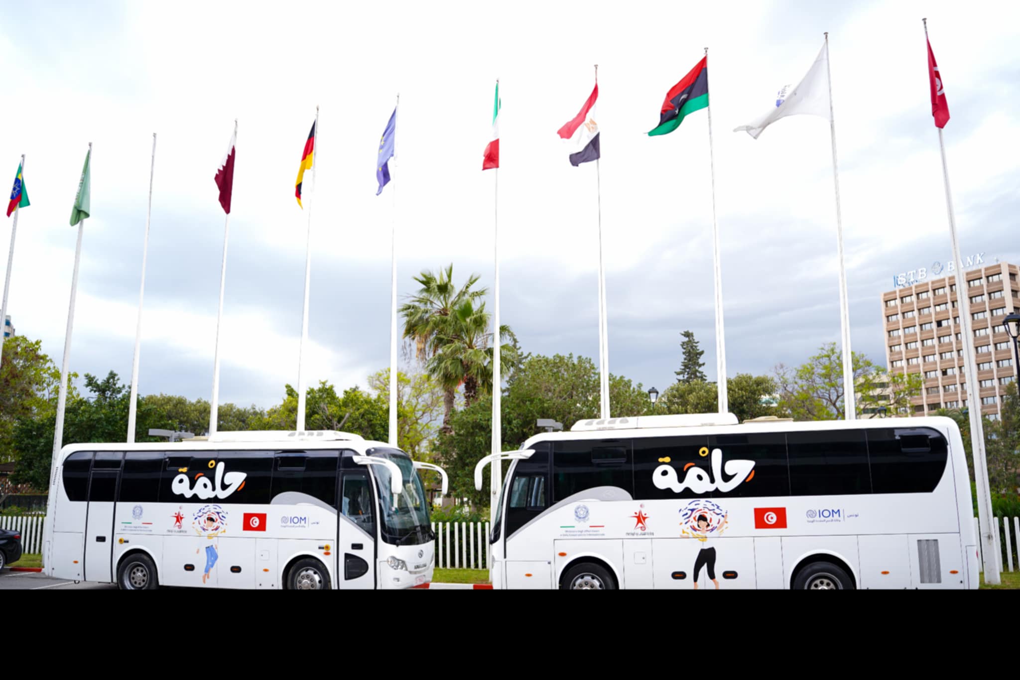 المنظمة الدولية للهجرة تُسلم مندوبيتيْ الشباب والرياضة بمدنين وتطاوين حافلتين