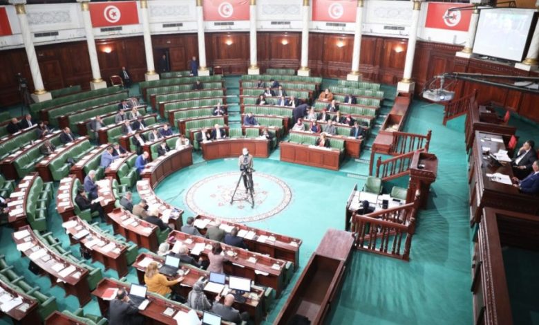 يوم دراسي بمجلس نواب الشعب حول مشروع القانون المتعلق بتنظيم عقود الشغل ومنع المناولة بمشاركة خبراء في تشريعات الشغل وممثلين عن منظّمات مهنية