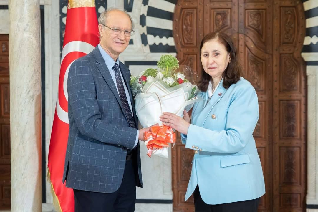  رئيسة الحكومة تكرّم المستشار الديبلوماسي رياض الصيد  بمناسبة إحالته على شرف المهنة