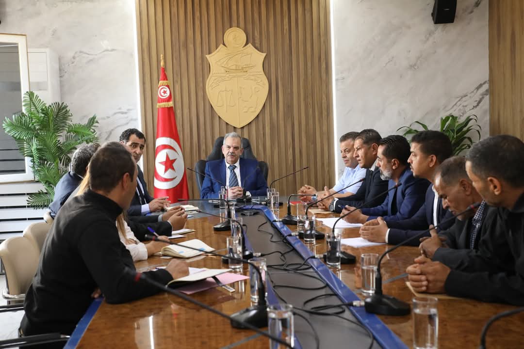 وزير الشباب والرياضة يستقبل رؤساء  جمعيات النجم الرياضي بالمتلوي والاتحاد الرياضي ببرج العكارمة ونادي كرة القدم بالمظيلة