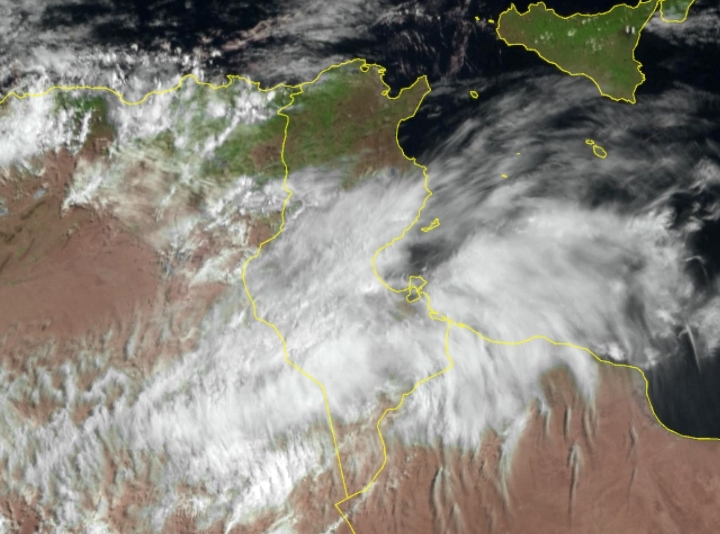 طقس مغيم جزئيا فتدريجيا كثيف السحب بعد الظهر الاربعاء