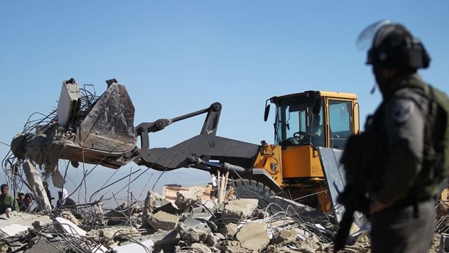 غزة : الاحتلال الصهيوني يواصل هدم المباني السكنية في مخيم نور شمس