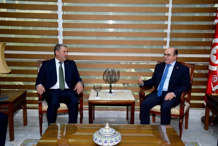 سبل تعزيز التعاون الثنائي في مجال السياحة محور لقاء جمع وزير السياحة بنظيره الليبي