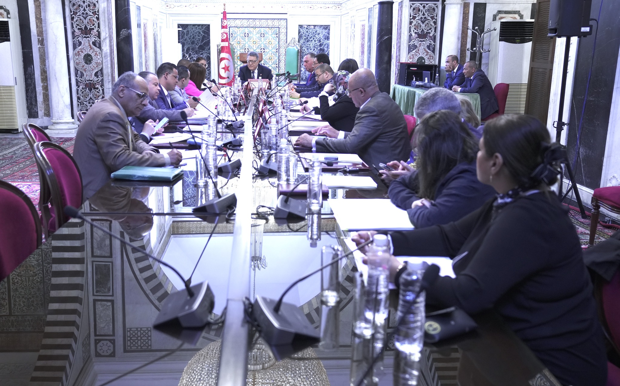 اجتماع مكتب البرلمان يقرّر توجيه 103 أسئلة كتابية إلى أعضاء من الحكومة