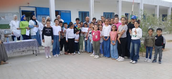 جرجيس : أولياء تلاميذ ابتدائيّة حي الحبيب بحسي الجربي يكرّمون الاطار التربوي
