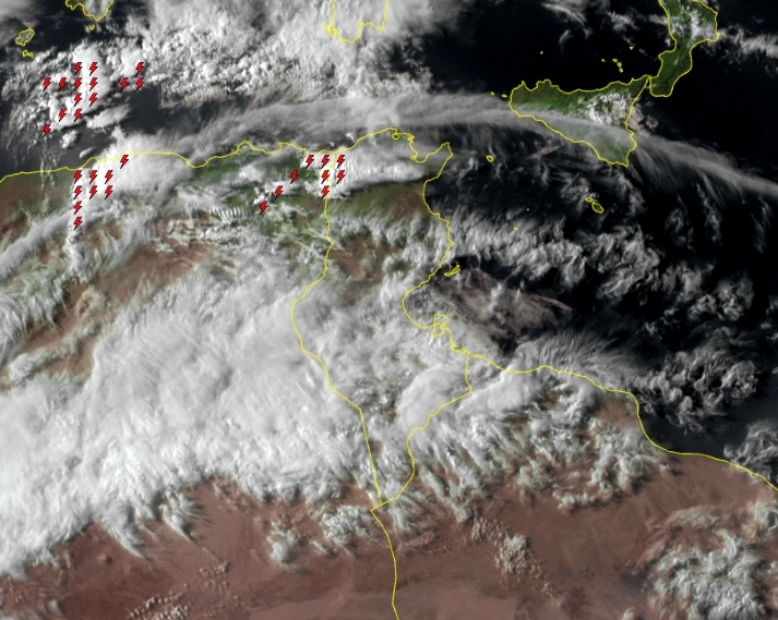 سحب احيانا كثيفة ليل السبت مع خلايا رعدية تكون مصحوبة بامطار متفرقة
