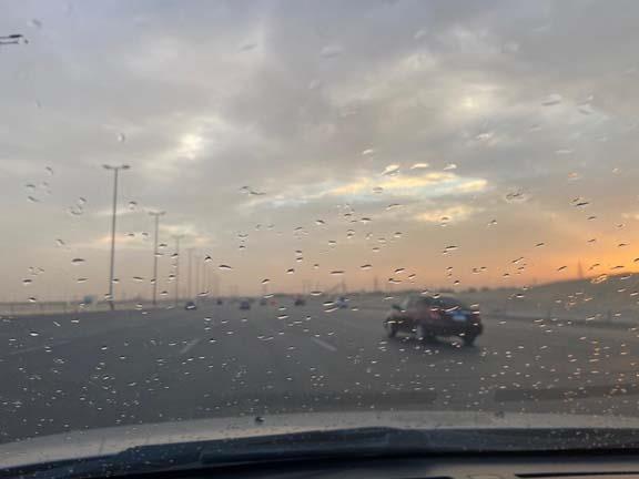  طقس الليلة : سحب عابرة بأغلب المناطق و ظهور خلايا رعدية مصحوبة بأمطار