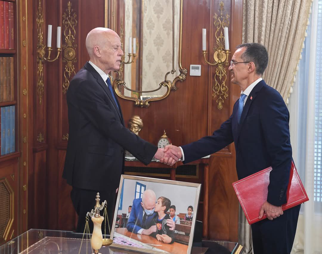 رئيس الدولة يسدي تعليماته بالقيام بمسح شامل للأراضي الفلاحية لدى استقباله وزير الفلاحة