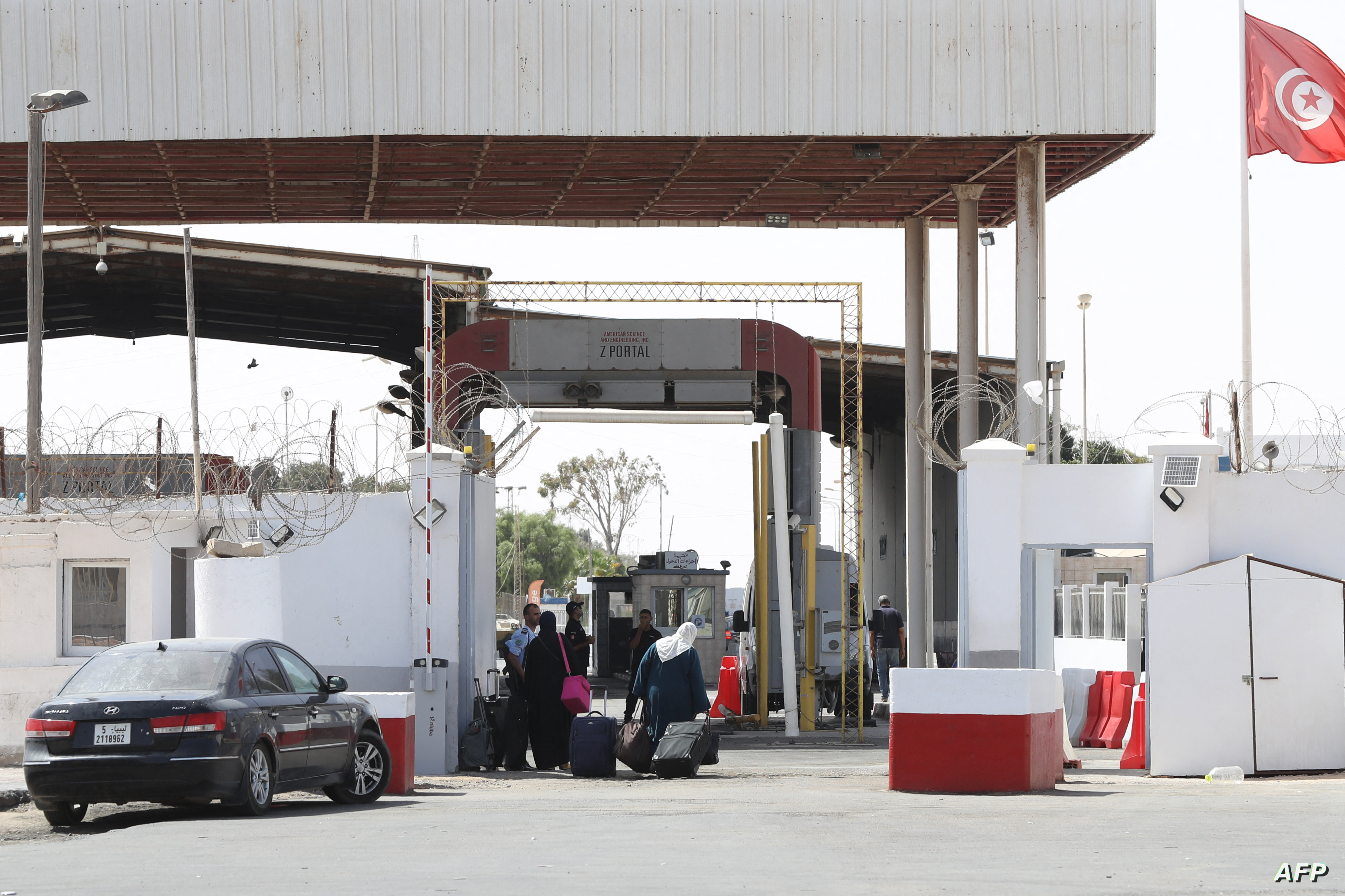 إعادة فتح المعابر الحدودية بين تونس وليبيا