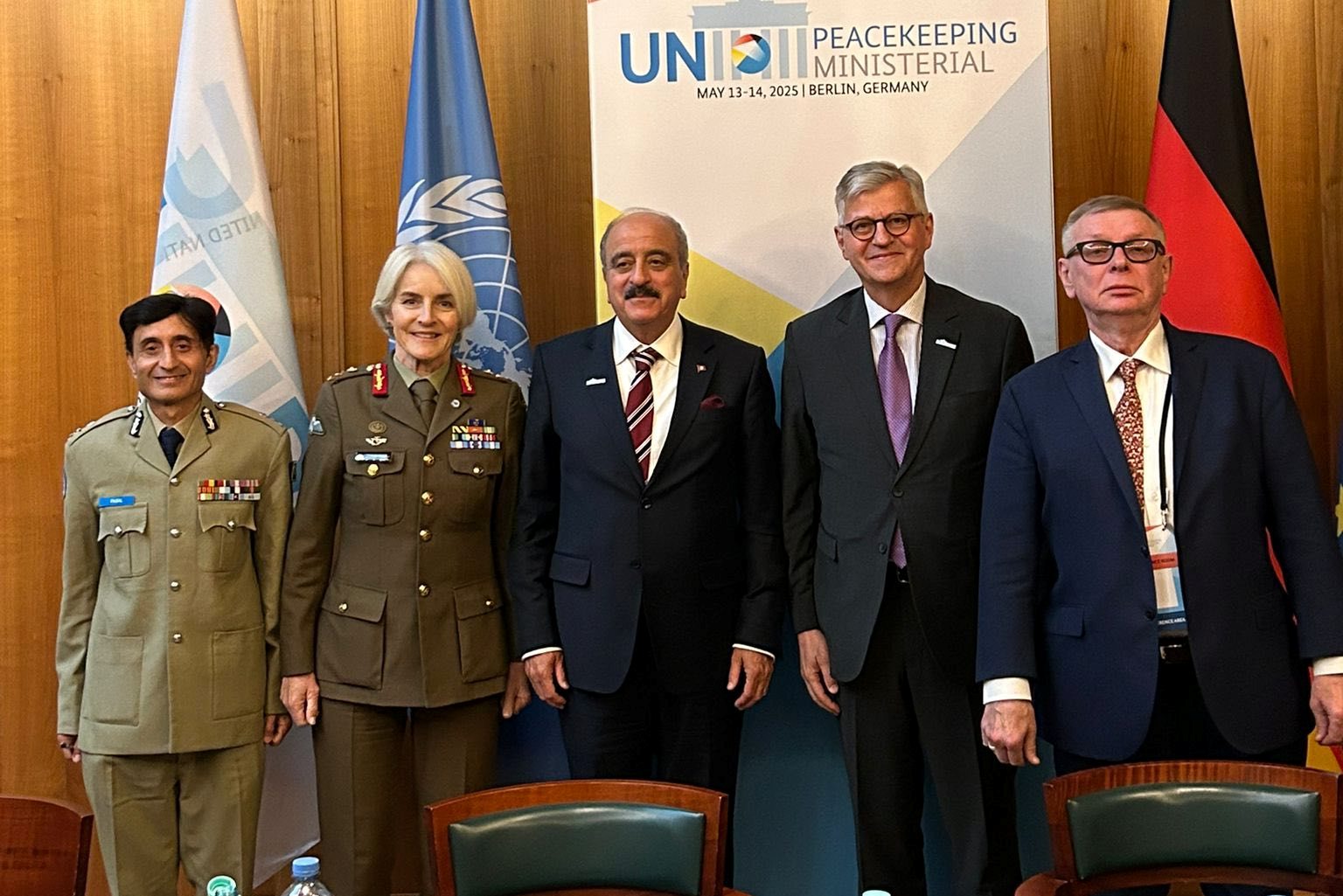 وزير الخارجية يلتقي في برلين الأمين العام المساعد للأمم المتحدة المكلّف بعمليات حفظ السلام