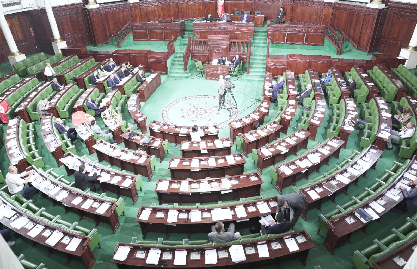 البرلمان يصوت لفائدة اتفاق بين تونس وإيطاليا للاعتراف المتبادل برخص السياقة بغاية الاستبدال في ظل دعوات لمزيد الاهتمام بقطاع النقل