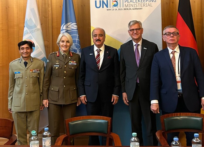 وزير الخارجية يلتقي في برلين الأمين العام المساعد للأمم المتحدة المكلّف بعمليات حفظ السلام