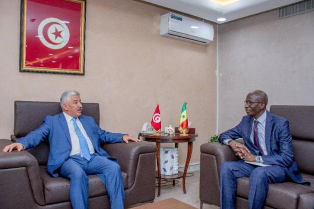 الاستعداد لانعقاد اللجنة الفنية المشتركة بين البلدين محور لقاء وزير التشغيل بسفير دولة السينغال بتونس