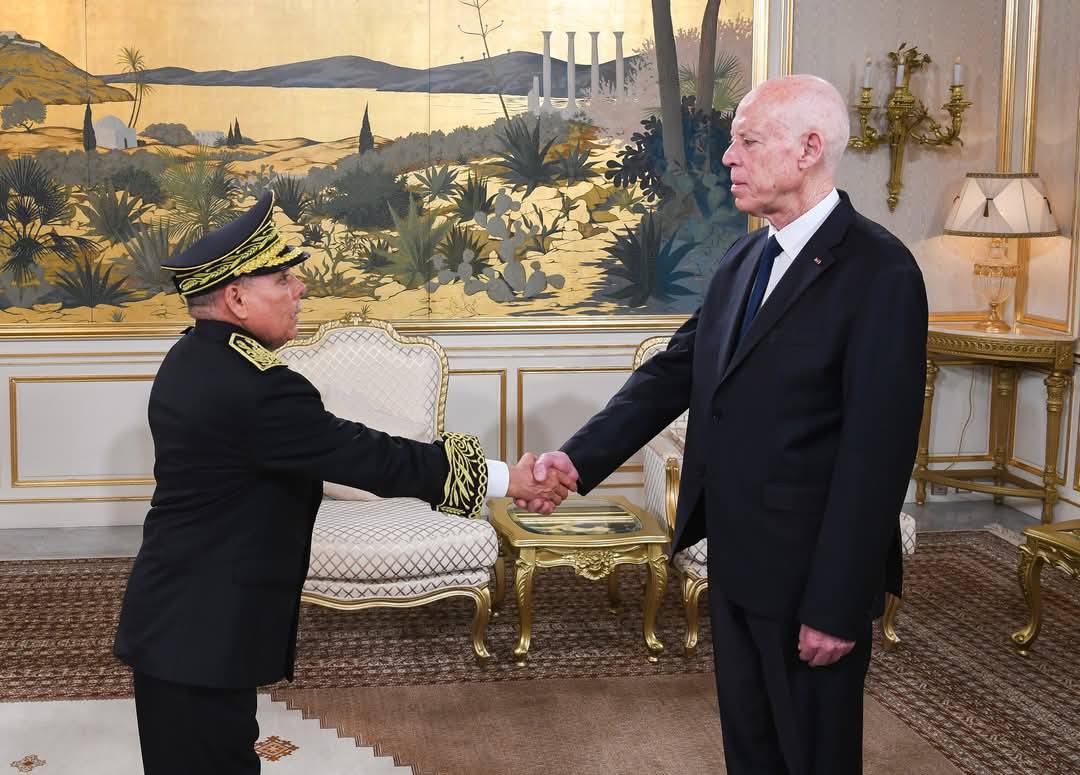 رئيس الجمهورية: الدولة التونسية تدار بقوانينها ومؤسساتها ، ولا تدار بتدوينات يتم الترتيب لها من الخارج وتجد اعوانا لها في الداخل