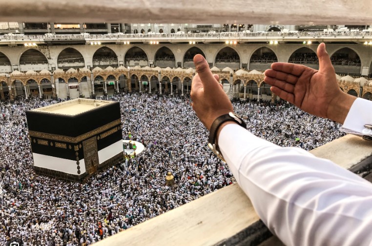 السعودية: وزارة الحج والعمرة تؤكد ضرورة الحصول على تصريح رسمي لأداء المناسك