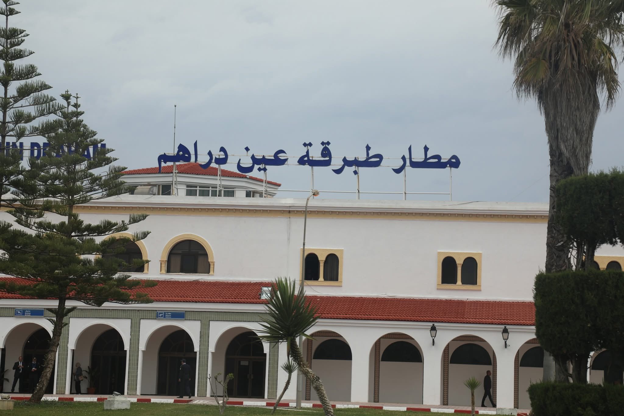 وفد من مجلس النواب يؤدّي زيارة إلى مطار طبرقة الدولي والى المعابر الحدودية البرية بولايتي جندوبة والكاف.