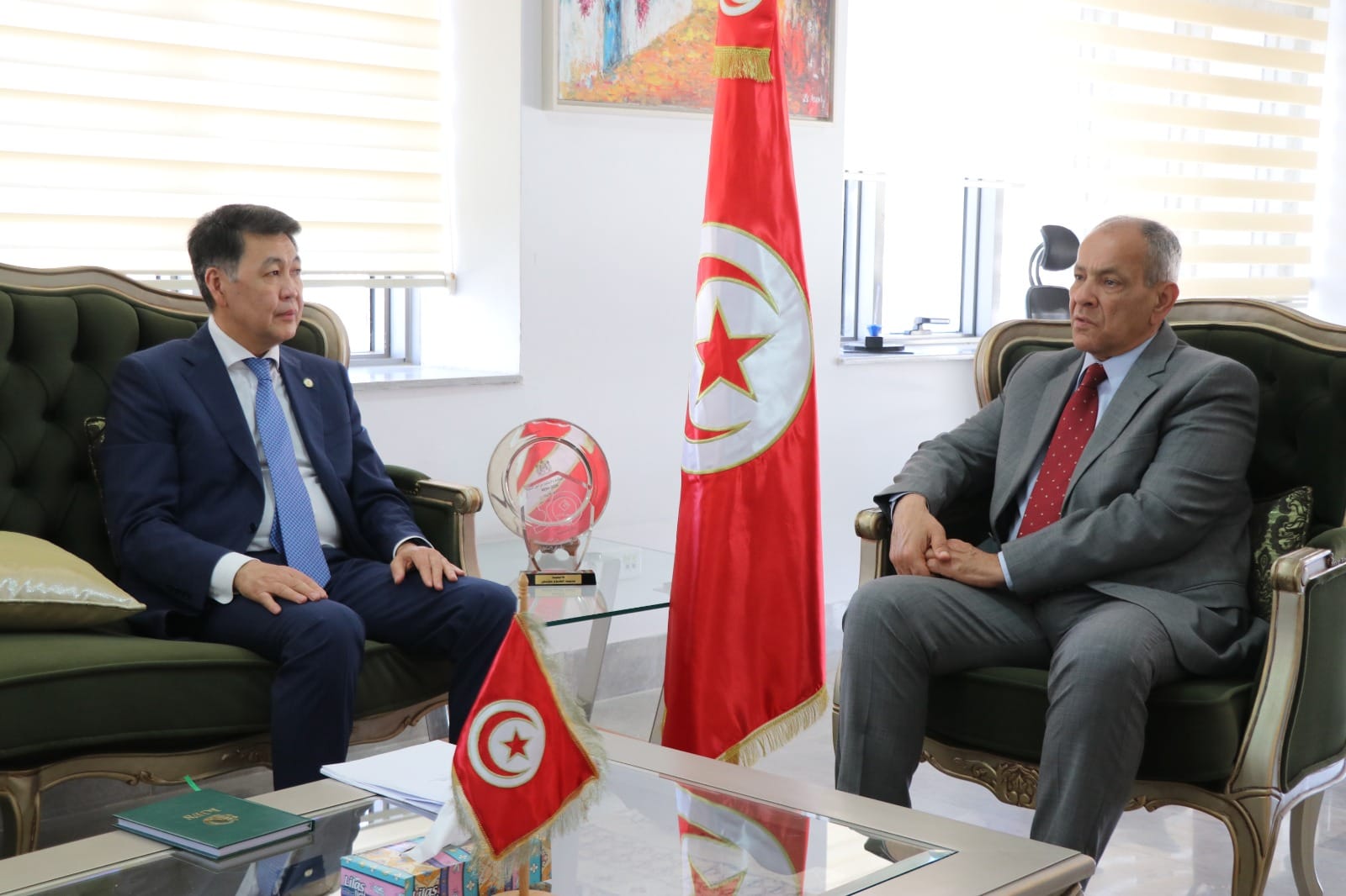  حماية الواحات بقبلي ومقاومة التصحر محور لقاء وزير البيئة بمدير عام المنظّمة الإسلاميّة للأمن الغذائي