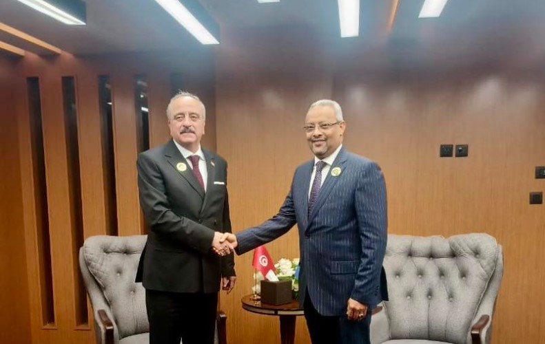 وزير الخارجية يلتقي نظيره الجيبوتي بمناسبة مشاركته في أشغال القمة العربية ببغداد