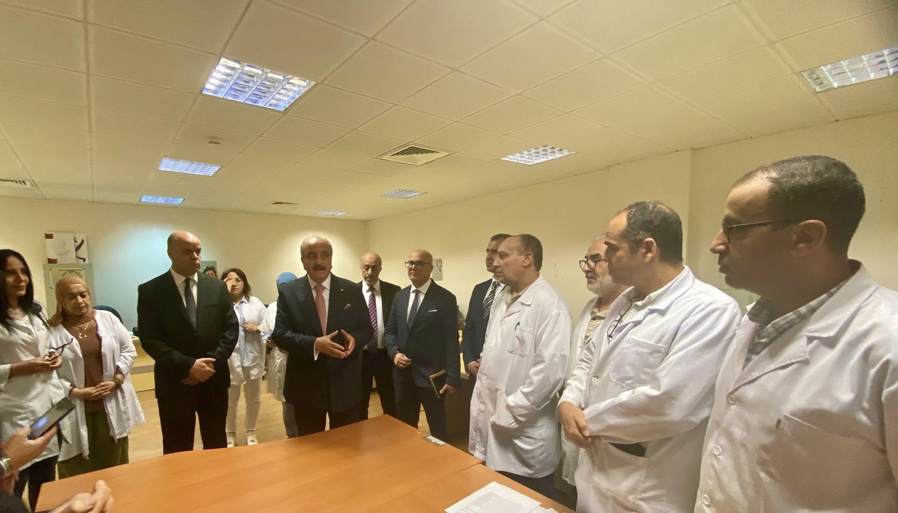 النفطي يزور المدرسة التونسية بالدوحة ويؤكد الحرص على توفير ظروف النجاح والتميز لتلاميذها