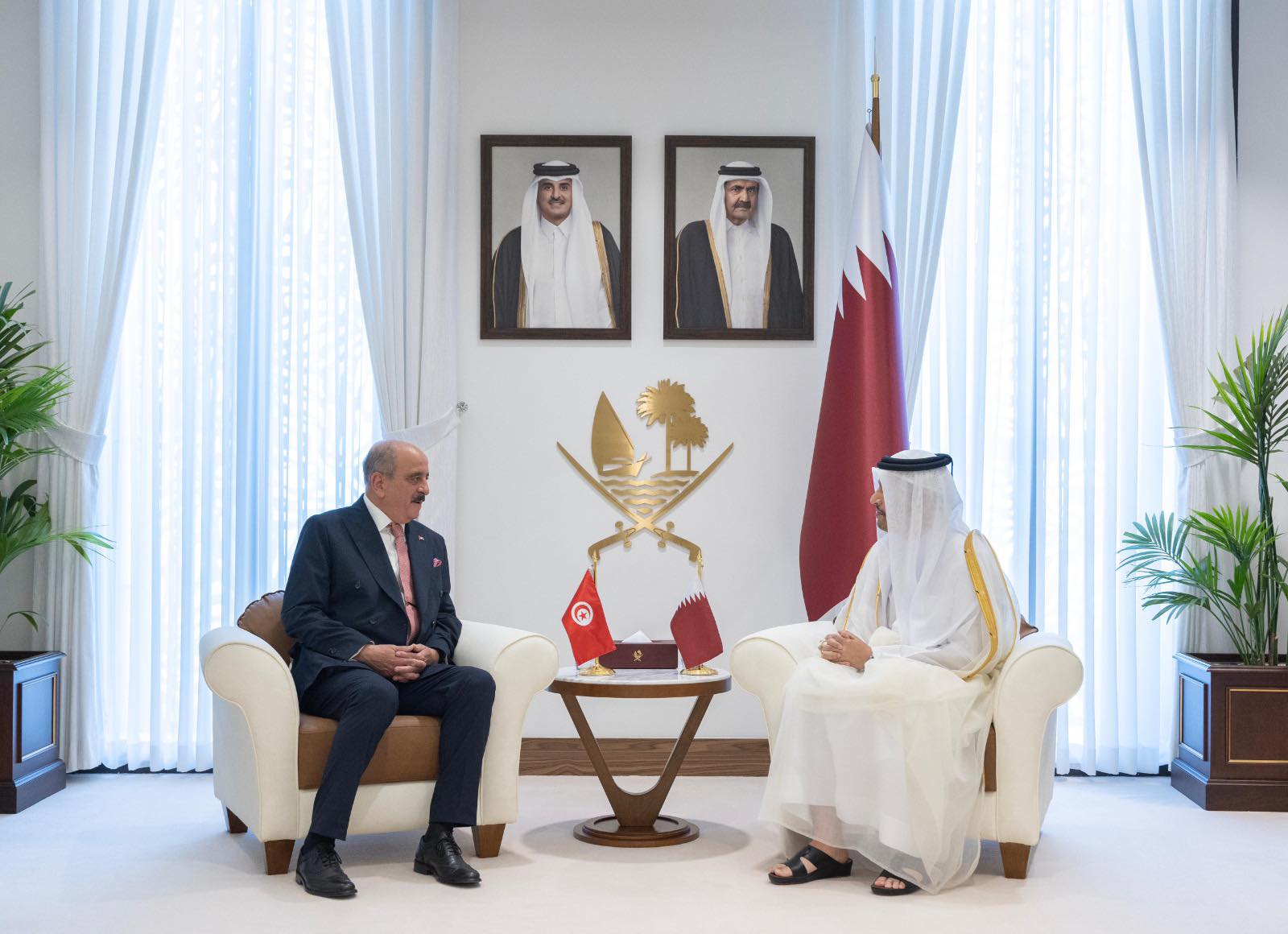 رئيس مجلس الوزراء وزير الخارجية في دولة قطر يستقبل وزير الشـؤون الخارجيـة والهجرة والتونسيين بالخارج