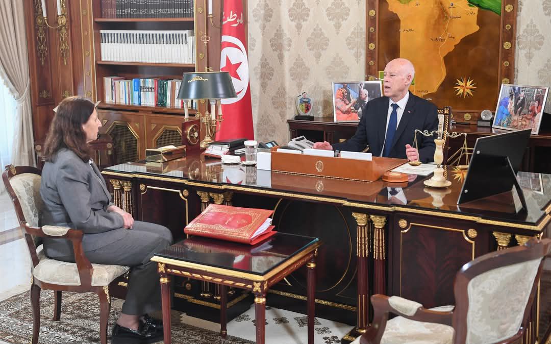 رئيس الجمهورية يؤكد لدى استقباله رئيسة الحكومة ان الثورة التشريعية لا يمكن أن تتحقق الا بثورة في إدارة المرافق العمومية