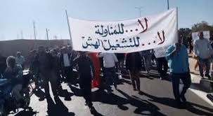 أمام البرلمان: عدد من عمال المناولة يطالبون بالمصادقة على مشروع قانون منع المناولة