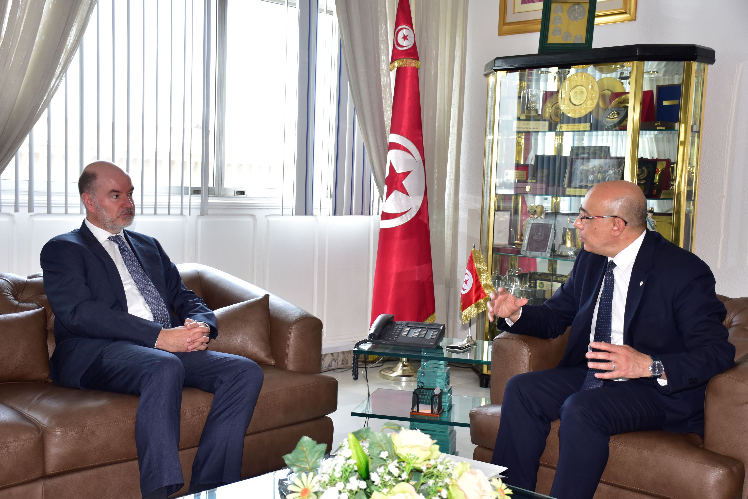 سبل الارتقاء بالتعاون العسكري محور لقاء بين وزير الدفاع وسفير سويسرا بتونس