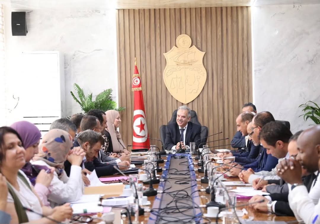  تقدم تنفيذ المشاريع الشبابية والرياضية المبرمجة بولاية صفاقس محور لقاء وزير الشباب والرياضة مع والي الجهة وأعضاء الهيئة التسييرية للنادي الرياضي الصفاقسي