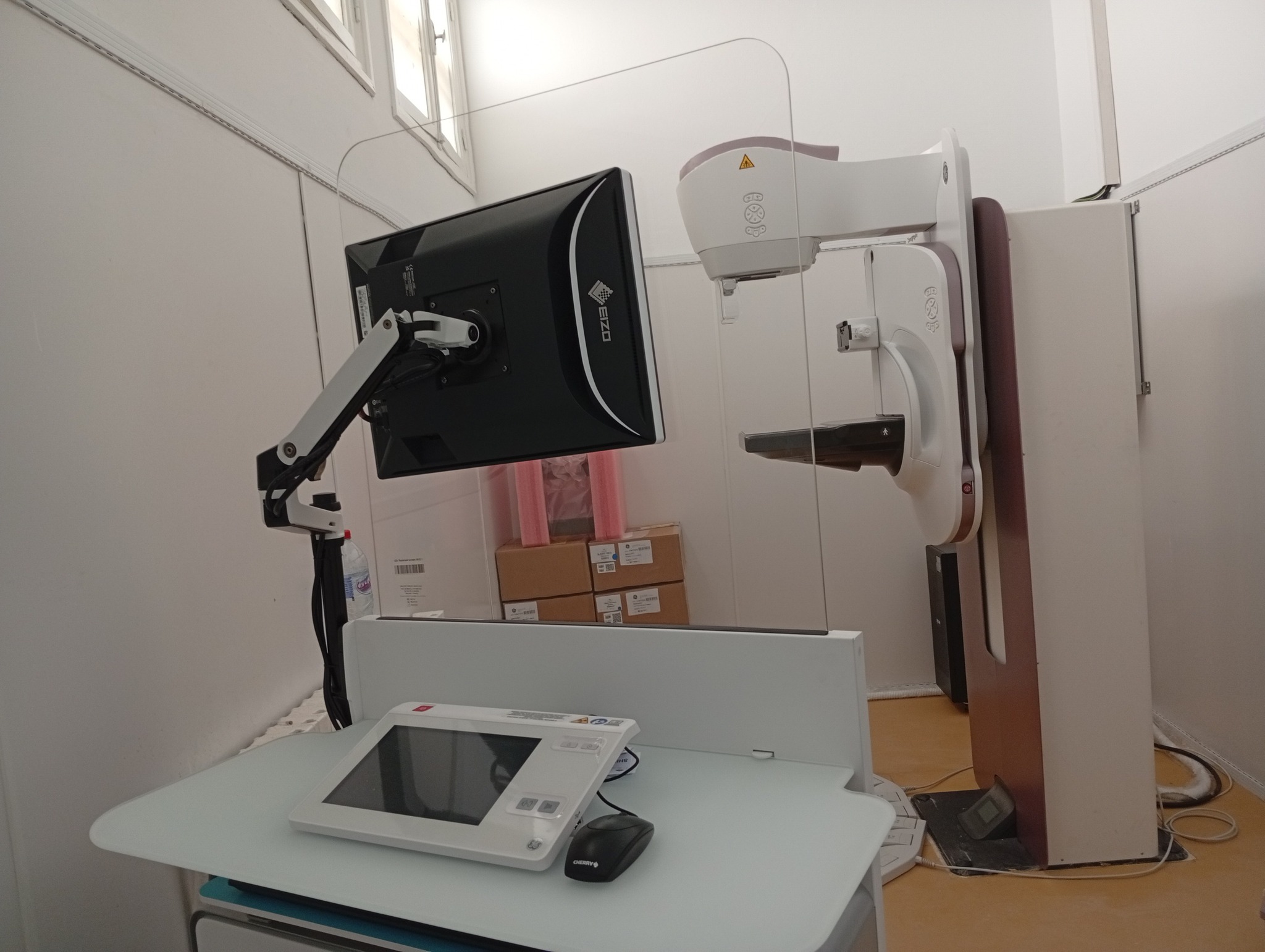 المستشفى الجهوي بقفصة: تركيز جهاز تصوير الثدي الشعاعي "ماموغرافي"