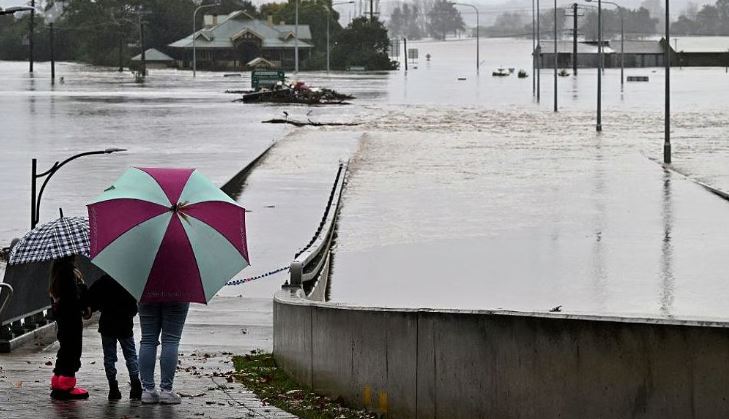 أستراليا: الفيضانات تعزل 50 ألف شخص