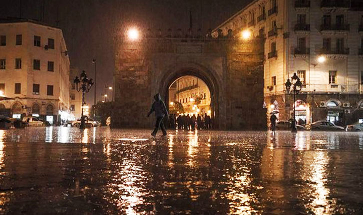 طقس كثيف السحب ليل الخميس مع أمطار أحيانا غزيرة