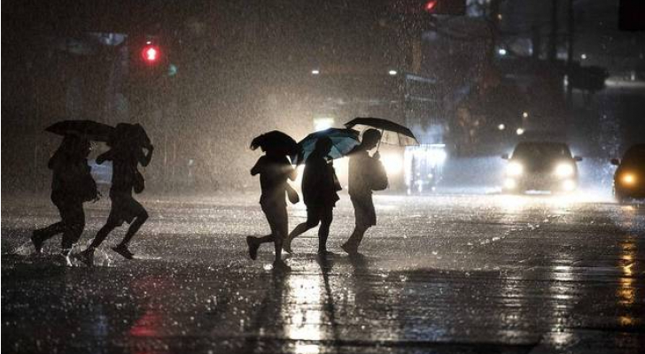 طقس كثيف السحب ليل الخميس مع أمطار أحيانا غزيرة