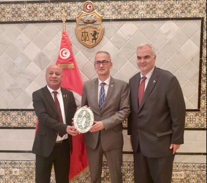 كاتب الدولة للخارجية يستقبل مسؤولا بمنظمة التحرير الفلسطينية ويؤكد دعم حق الفلسطينيين في تقرير مصيرهم