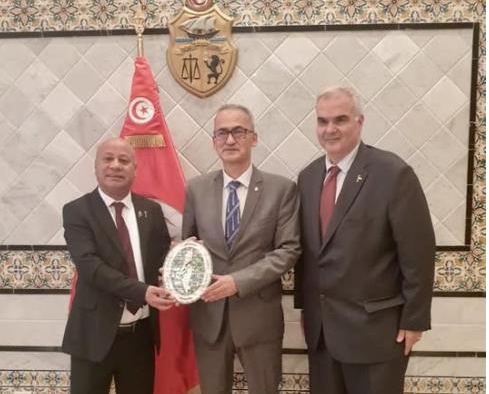 كاتب الدولة للخارجية يستقبل مسؤولا بمنظمة التحرير الفلسطينية ويؤكد دعم حق الفلسطينيين في تقرير مصيرهم